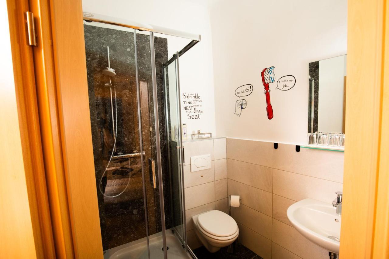 Deznik Hostel *